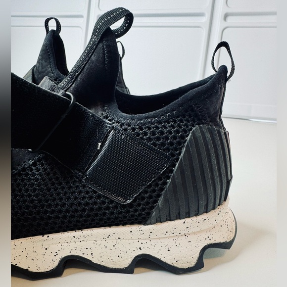 Sorel Kinetic Mesh Sneakers Black Embossed Zebra SZ 7.5 like new! - Picture 9 of 16